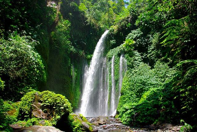 Air Terjun Way Kalam, 1. Pantai Embe, 2. Taman Batu Granit, 3. Kebun Karet Trikora, 4. Pemandian Air panas Way Belerang, 5. Gunung Rajabasa, 6. Air Terjun Way Kalam, 7. Pantai Alau-Alau Kalianda, 8. Menara Siger, 9. Pulau Sebesi, 10. Pulau Sebuku