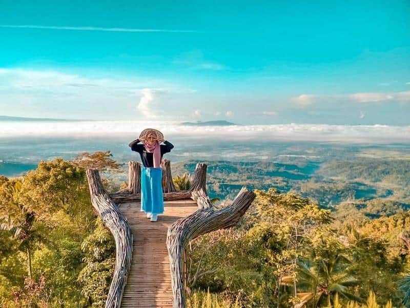 Bukit Agaran, 1. Pancuran Telu, 2. Curug Jenggala Kalipagu, 3. Curug Lima, 4. Telaga Sunyi, 5. Goa Sarabadak, 6. Gunung Slamet, 7. Bukit Agaran, 8. Goa Maria Kaliori, 9. Bukit Gadog, 10. Kebun Raya Baturaden