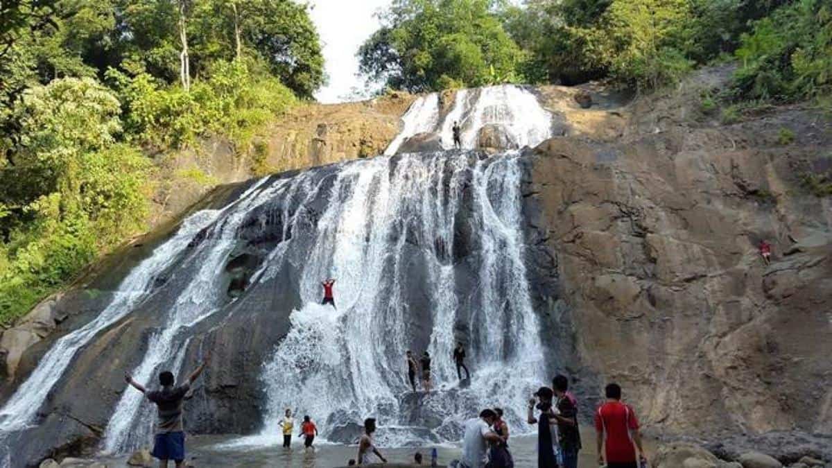 Curug Glawe, 1. Tirta Nusantara, 2. Agrowisata Ngebruk Patean, 3. Pantai Jomblom, 4. Curug Sewu, 5. Gua Kiskendo, 6. Pemandian Air Panas Nglimut, 7. Perkebunan Teh Medini, 8. Danau Banaran, 9. Curug Glawe, 10. Bukit Selo Arjuno