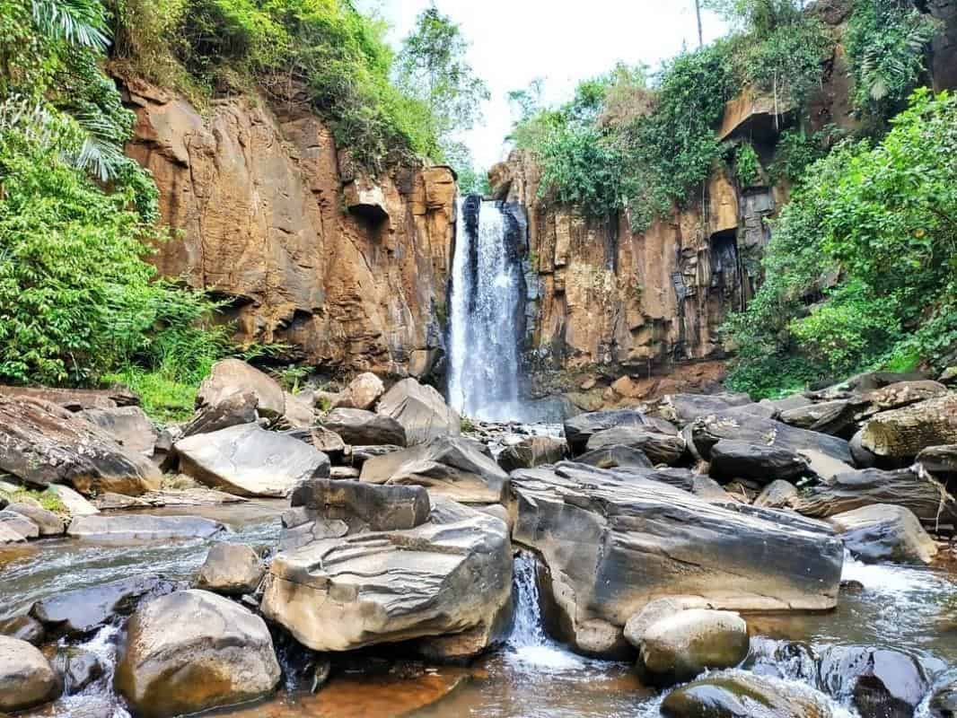 Curug Gombong, 1. Pantai Jodo, 2. Sikembang Park, 3. Bukit Srigunung, 4. Curug Gombong, 5. Pantai Sigandu, 6. Kebun Teh Pagilaran, 7. Telaga Dringo, 8. Batang Dolphin Center, 9. Bukit Sipandu, 10. Puncak Patran