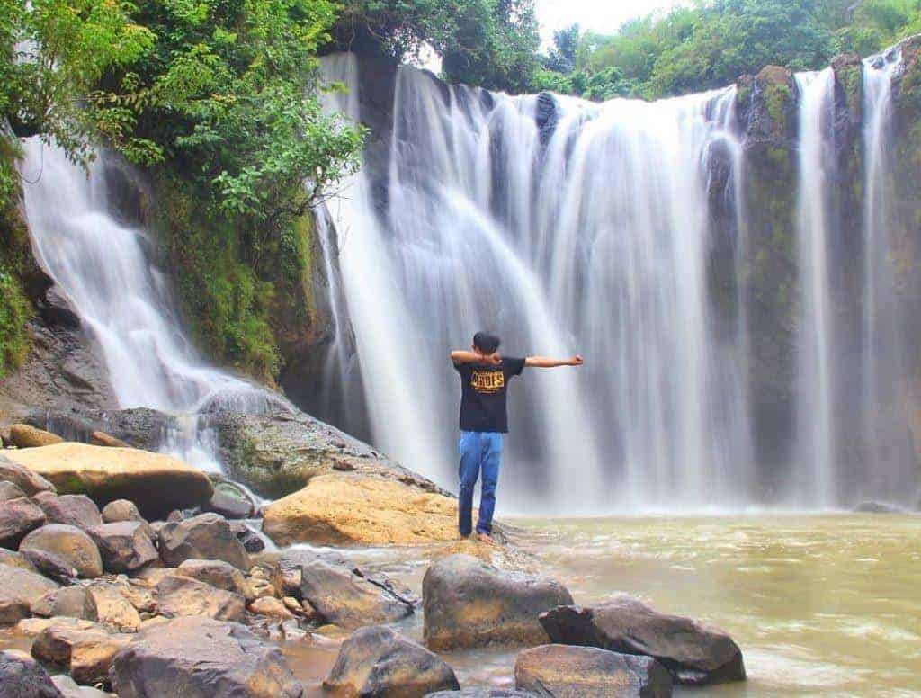 Curug Sata, 1. Tebing Koja, 2. Gua Maria Bukit Kanada, 3. Museum Multatuli, 4. Curug Sata, 5. Pantai Karang Bokor, 6. Telaga Biru Cisoka, 7. Kampung Baduy, 8. Curug Cihear, 9. Pantai Sawarna, 10. Alun-Alun Rangkasbitung