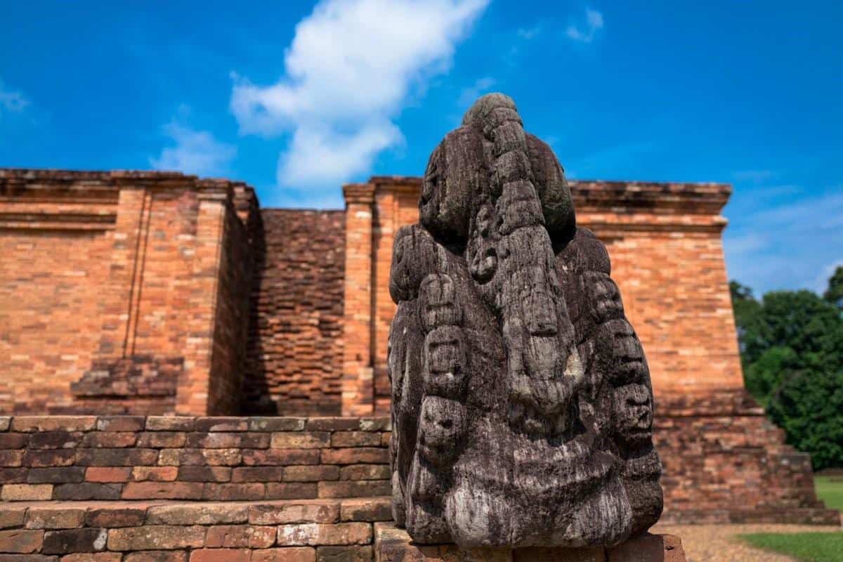 Candi Gumpung, 1. Candi Tinggi, 2. Candi Gumpung, 3. Candi Kedaton, 4. Candi Telago Rajo, 5. Candi Kembar Batu, 6. Candi Astano, 7. Candi Koto Mahligai, 8. Candi Gedong I, 9. Candi Gedong II