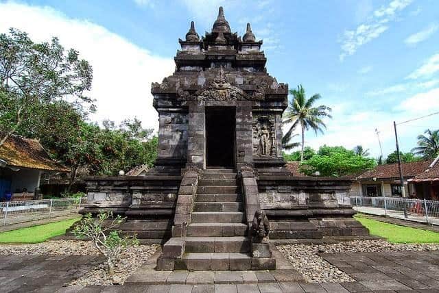 Candi Pawon, 1. Candi Borobudur, 2. Candi Mendut, 3. Candi Umbul, 4. Candi Pawon, 5. Candi Pendem, 6. Candi Ngawen, 7. Candi Selogriyo, 8. Candi Lumbung, 9. Candi Asu, 10. Candi Losari