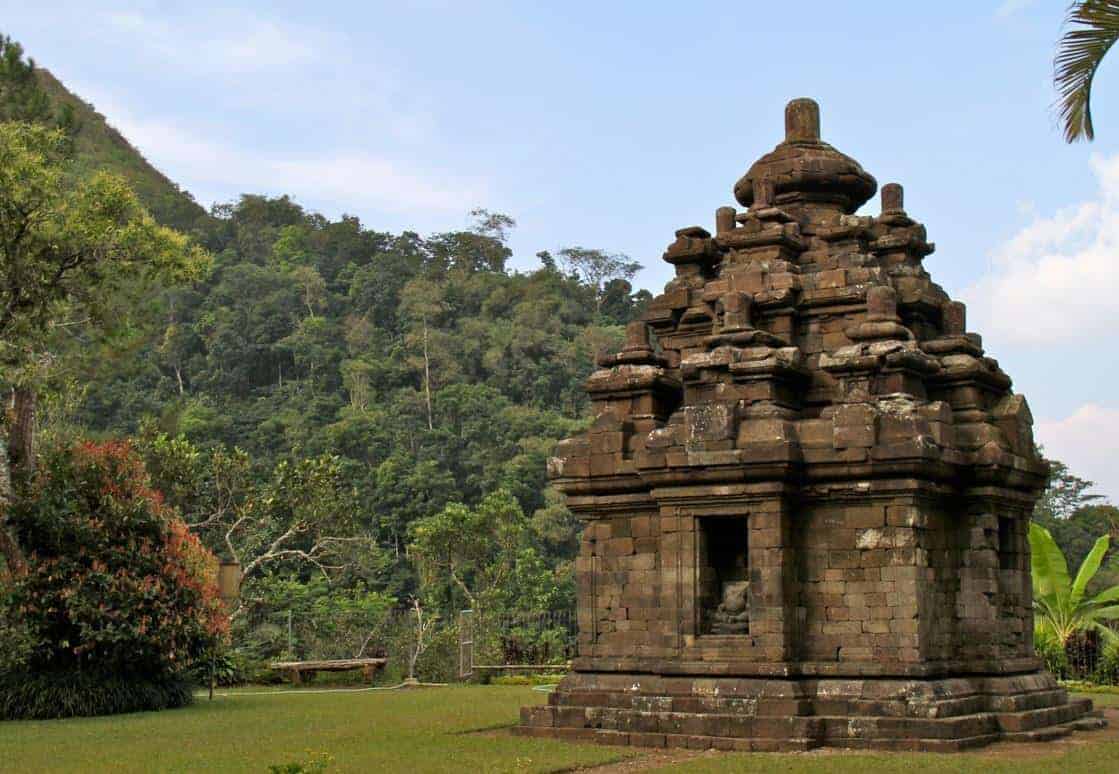 Candi Selogriyo, 1. Candi Borobudur, 2. Candi Mendut, 3. Candi Umbul, 4. Candi Pawon, 5. Candi Pendem, 6. Candi Ngawen, 7. Candi Selogriyo, 8. Candi Lumbung, 9. Candi Asu, 10. Candi Losari