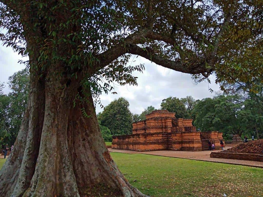 Candi Tinggi, 1. Candi Tinggi, 2. Candi Gumpung, 3. Candi Kedaton, 4. Candi Telago Rajo, 5. Candi Kembar Batu, 6. Candi Astano, 7. Candi Koto Mahligai, 8. Candi Gedong I, 9. Candi Gedong II