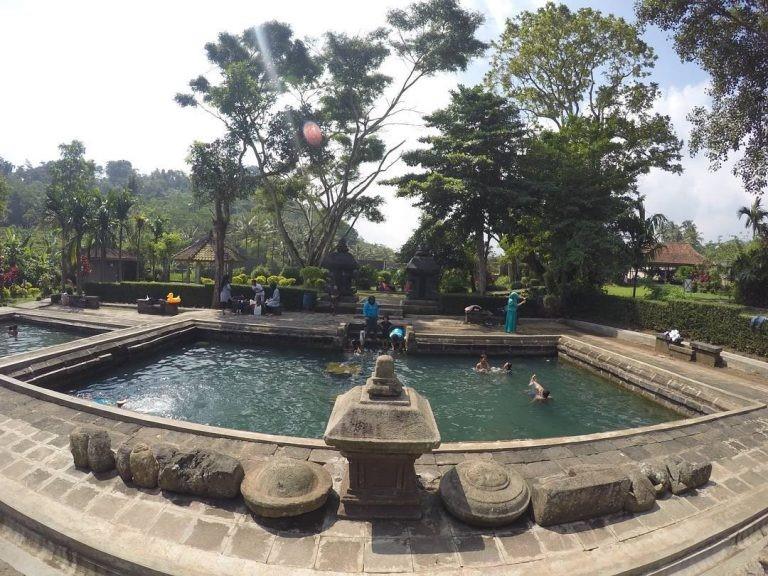Candi Umbul, 1. Candi Borobudur, 2. Candi Mendut, 3. Candi Umbul, 4. Candi Pawon, 5. Candi Pendem, 6. Candi Ngawen, 7. Candi Selogriyo, 8. Candi Lumbung, 9. Candi Asu, 10. Candi Losari