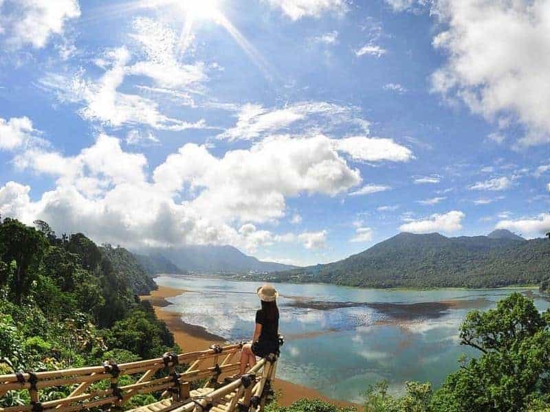 Danau Buyan, 1. Pantai Lovina, 2. Pantai Pemuteran, 3. Pulau Menjangan, 4. Air Terjun Aling-Aling, 5. Air Terjun Gitgit, 6. Danau Buyan, 7. Desa Ambengan, 8. Hidden Hills Wanagiri, 9. Gapura Bali Handara Kosaido, 10. Banyuwedang Hot Spring