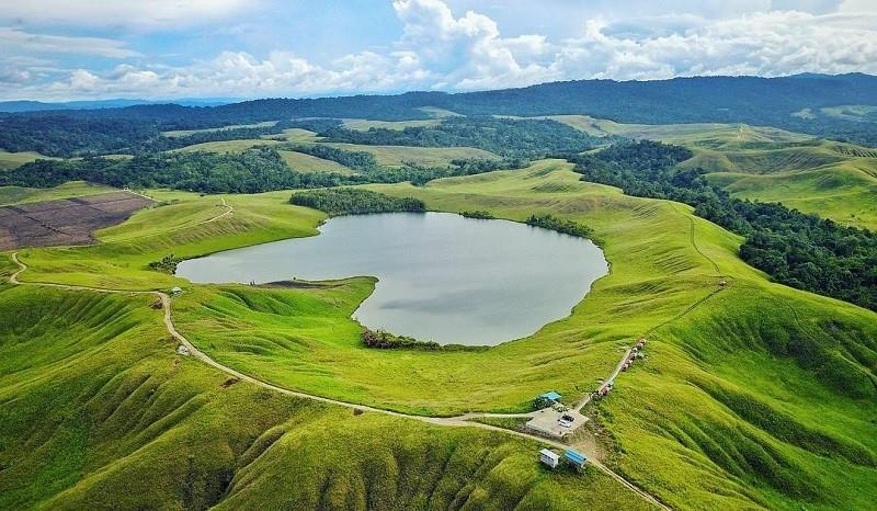 Danau Love, 1. Danau Habema, 2. Danau Uter, 4. Danau Paniai, 5. Danau Love / Imfote, 6. Danau Idenberg, 7. Danau Sentani, 8. Danau Larson, 9. Danau Anggi Gida dan Anggi Giji, 10. Danau Degeli Jagali