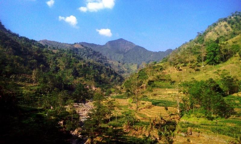 Desa Wisata Rahtawu, 1. Desa Wisata Rahtawu, 3. Seribu Tangga Semliro, 4. Desa Wisata Wonosoco, 5. Taman Bunga Celosia, 6. Air Tiga Rasa Rejenu, 7. Puncak 29, 8. Desa Wisata Jurang Gebog, 9. Air Terjun Montel, 10. Air terjun Watu Gompeng