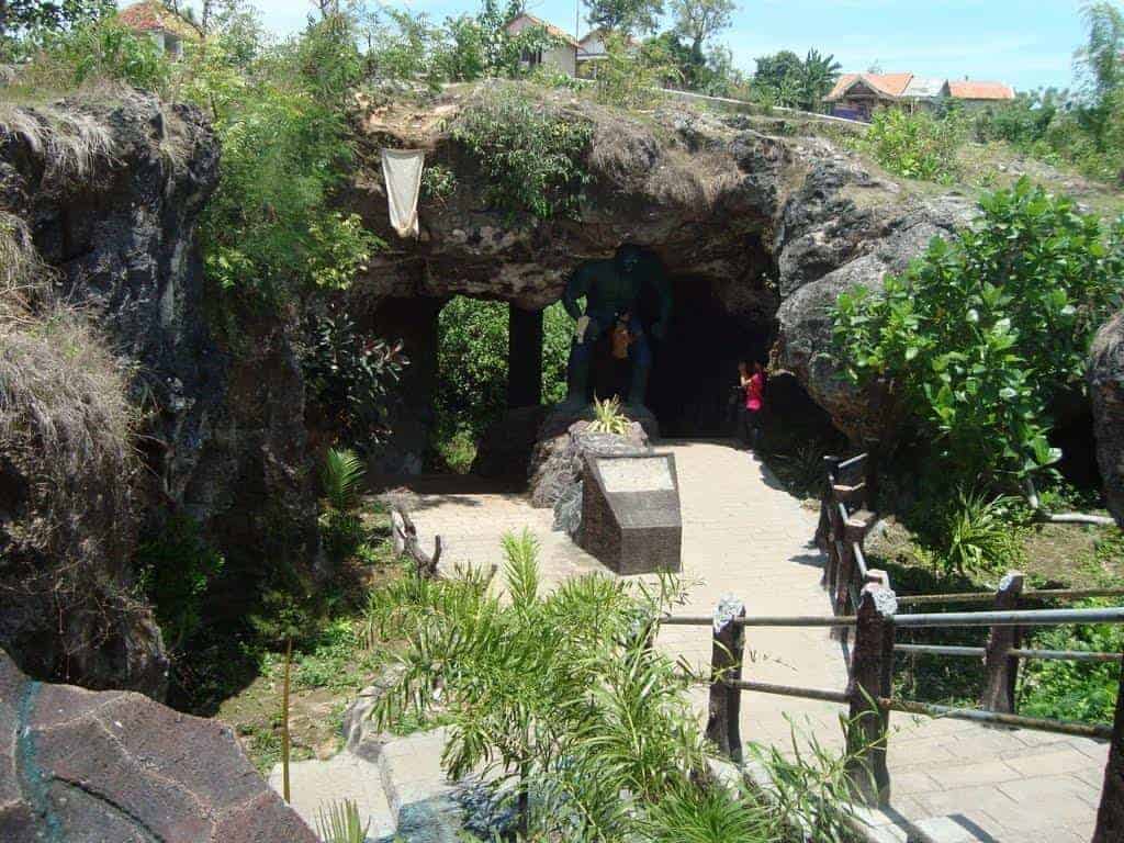 Gua Lebar Sampang, 1. Pantai Hutan Kera Nepa, 2. Gua Lebar Sampang, 3. Air Terjun Toroan, 4. Bukit Masegit, 5. Pantai Biru Camplong, 6. Makam Ratu Ibu, 7. Hutan Kera Nepa, 8. Pulau Mandangin, 9. Pantai Jodoh, 10. Masjid Agung Nipah