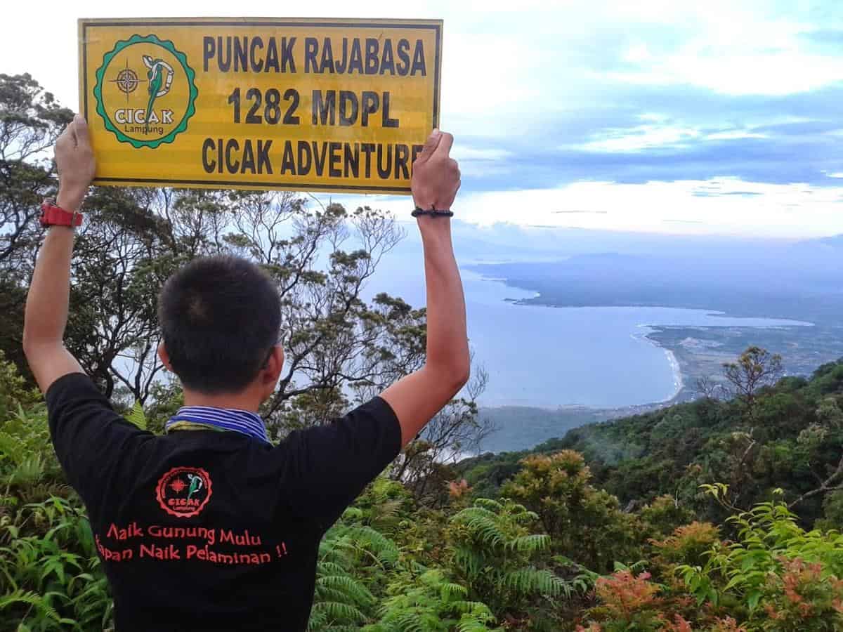 Gunung Rajabasa, 1. Pantai Embe, 2. Taman Batu Granit, 3. Kebun Karet Trikora, 4. Pemandian Air panas Way Belerang, 5. Gunung Rajabasa, 6. Air Terjun Way Kalam, 7. Pantai Alau-Alau Kalianda, 8. Menara Siger, 9. Pulau Sebesi, 10. Pulau Sebuku