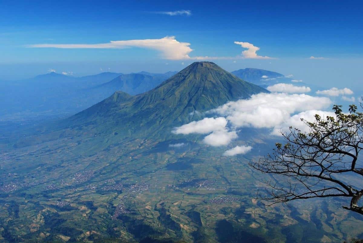 Gunung Slamet, 1. Pancuran Telu, 2. Curug Jenggala Kalipagu, 3. Curug Lima, 4. Telaga Sunyi, 5. Goa Sarabadak, 6. Gunung Slamet, 7. Bukit Agaran, 8. Goa Maria Kaliori, 9. Bukit Gadog, 10. Kebun Raya Baturaden