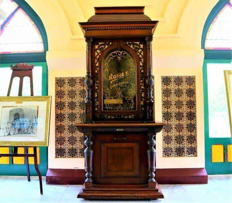 Gramofon Raksasa, 1. Rumah Singgah Tuan Kadi, 2. Istana Siak Sri Indrapura, 3. Mahkota Kerajaan, 4. Meriam Buntung, 5. Cermin Kristal Awet Muda, 6. Patung Ratu Wilhelmina, 7. Patung Sultan Syarif Hasyim, 8. Brankas Kuno, 9. Masjid Raya Syahabuddin, 10. Gramofon Raksasa