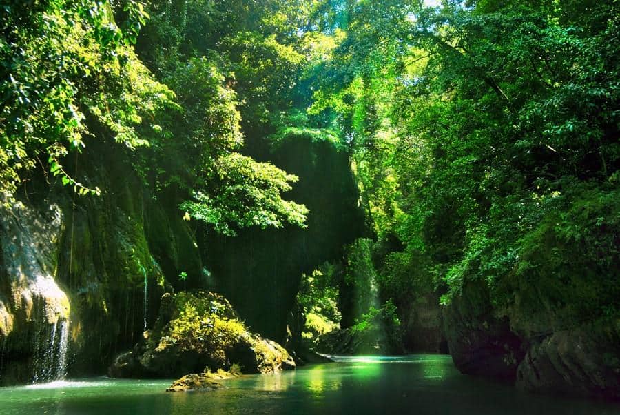 Green Canyon, 1. Lembah Pajamben, 2. Situ Mustika, 3. Cadas Gantung Mandalare, 4. Situ Leutik, 5. Cagar Budaya Pulo Majeti, 6. Pantai Pangandaran, 7. Green Canyon, 8. Wisata Alam Ciung Wanara, 9. Alun-Alun Kota Banjar
