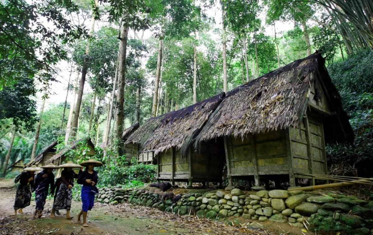 Kampung Baduy, 1. Tebing Koja, 2. Gua Maria Bukit Kanada, 3. Museum Multatuli, 4. Curug Sata, 5. Pantai Karang Bokor, 6. Telaga Biru Cisoka, 7. Kampung Baduy, 8. Curug Cihear, 9. Pantai Sawarna, 10. Alun-Alun Rangkasbitung