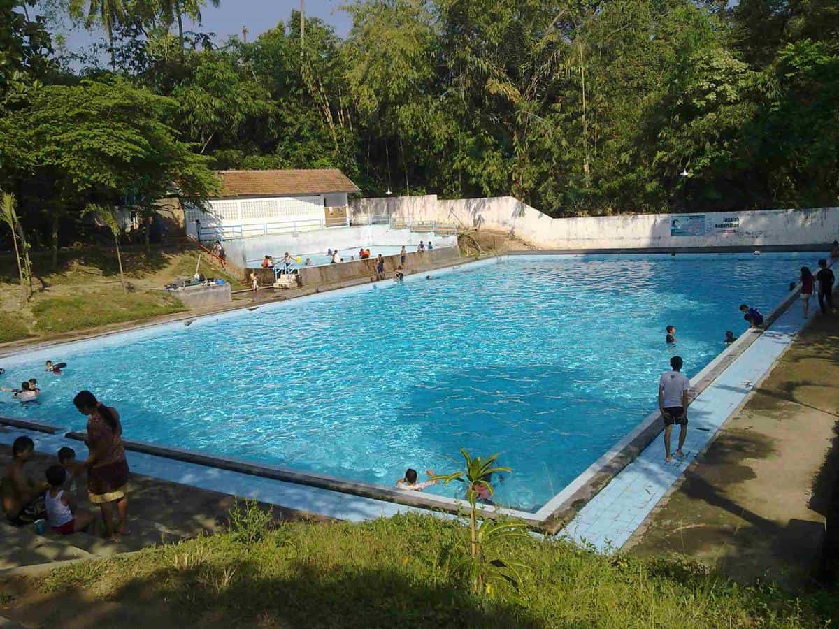 Kolam Renang Surowono, 1. Kampung Indian, 2. Candi Tegowangi, 3. Wisata Air Gronjong Wariti, 4. Taman Kilisuci, 5. Wisata Cagar Budaya Candi Surowono, 6. Kolam Renang Surowono, 7. Bangunan Tua Tulungrejo, 8. Simpang Lima Gumul, 9. Gunung Kelud