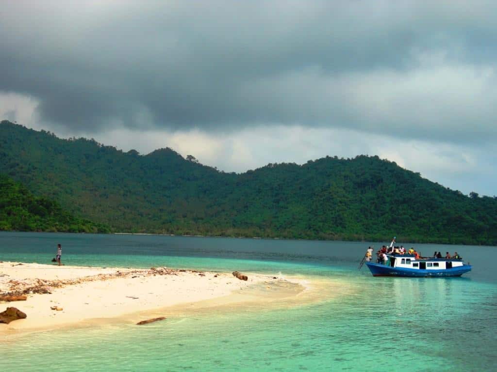 Pulau Sebuku, 1. Pantai Embe, 2. Taman Batu Granit, 3. Kebun Karet Trikora, 4. Pemandian Air panas Way Belerang, 5. Gunung Rajabasa, 6. Air Terjun Way Kalam, 7. Pantai Alau-Alau Kalianda, 8. Menara Siger, 9. Pulau Sebesi, 10. Pulau Sebuku