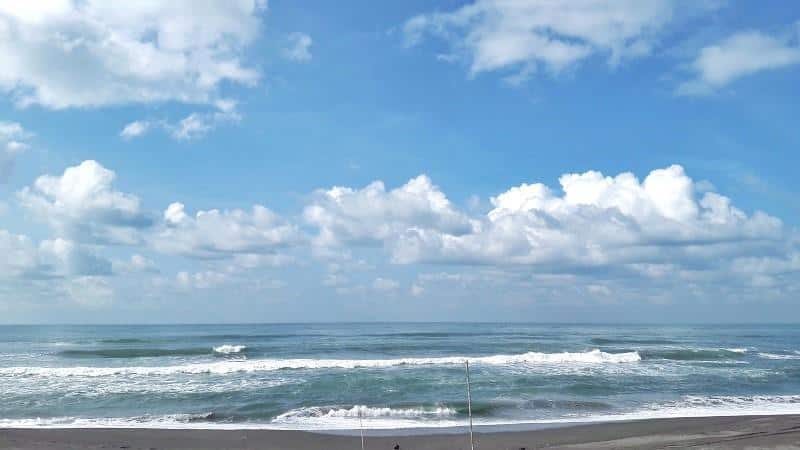 Pantai Barchan, 1. Pantai Parangkusumo, 2. Pantai Samas, 3. Pantai Kuwaru, 4. Pantai Goa Cemara, 5. Pantai Depok, 6. Pantai Cemara Sewu, 7. Pantai Baros, 8. Pantai Barchan, 9. Pantai Pandansimo, 10. Pantai Pandansari