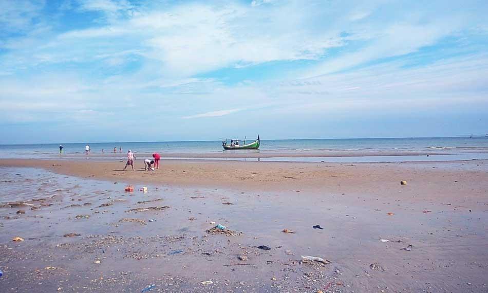 Pantai Biru Camplong, 1. Pantai Hutan Kera Nepa, 2. Gua Lebar Sampang, 3. Air Terjun Toroan, 4. Bukit Masegit, 5. Pantai Biru Camplong, 6. Makam Ratu Ibu, 7. Hutan Kera Nepa, 8. Pulau Mandangin, 9. Pantai Jodoh, 10. Masjid Agung Nipah