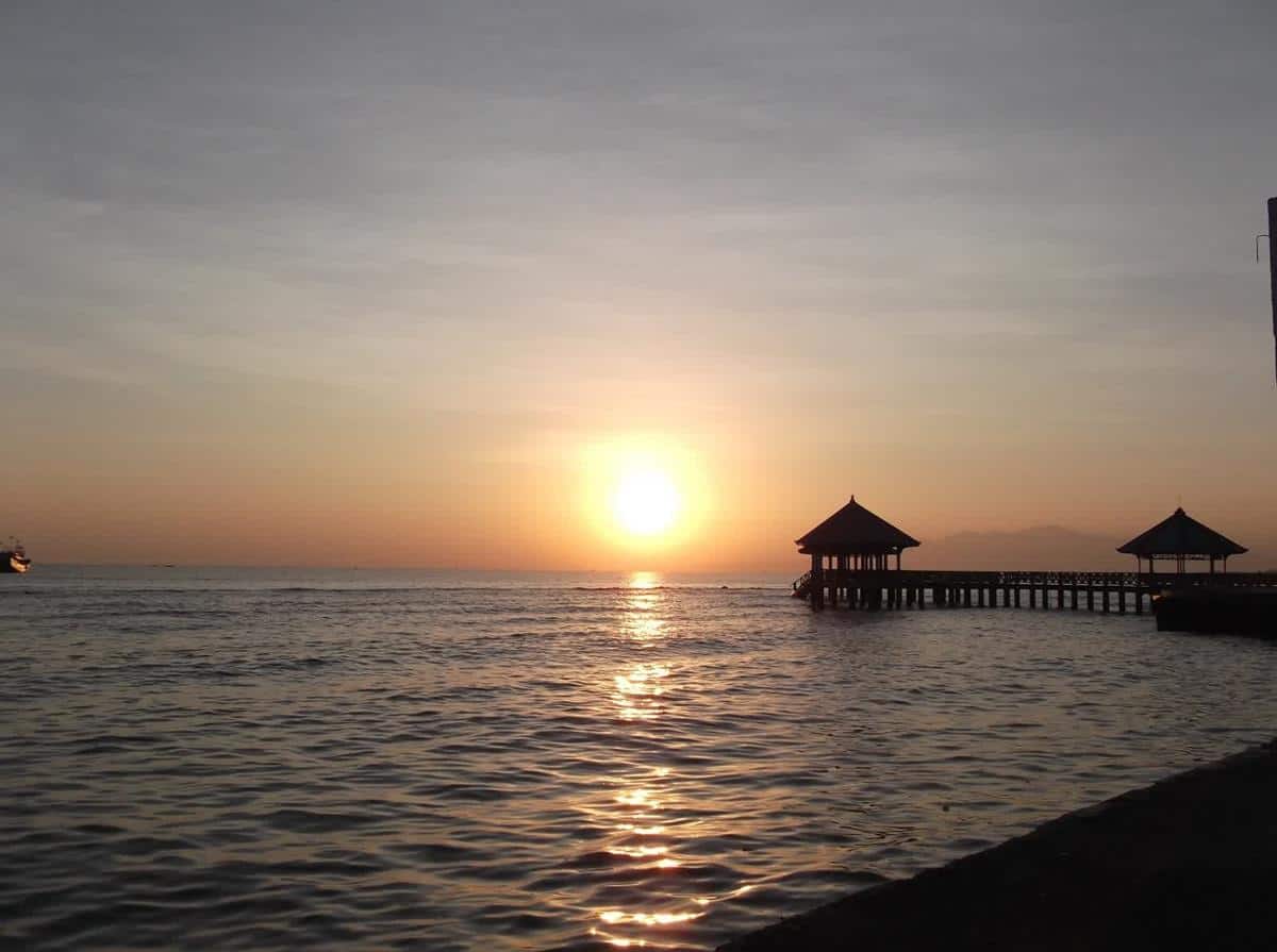 Pantai Dampo Awang, 1. Pantai Dampo Awang, 2. Pantai Karang Jahe, 3. Jembatan Merah Hutan Mangrove, 4. Pulau Gede, 5. Tiongkok Kecil Heritage, 6. Museum Kartini, 7. Pantai Caruban, 8. Watu Layar, 9. Gunung Lasem, 10. Alun-Alun Rembang
