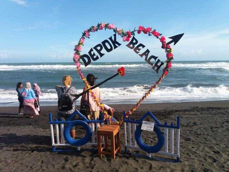 Pantai Depok, 1. Pantai Parangkusumo, 2. Pantai Samas, 3. Pantai Kuwaru, 4. Pantai Goa Cemara, 5. Pantai Depok, 6. Pantai Cemara Sewu, 7. Pantai Baros, 8. Pantai Barchan, 9. Pantai Pandansimo, 10. Pantai Pandansari
