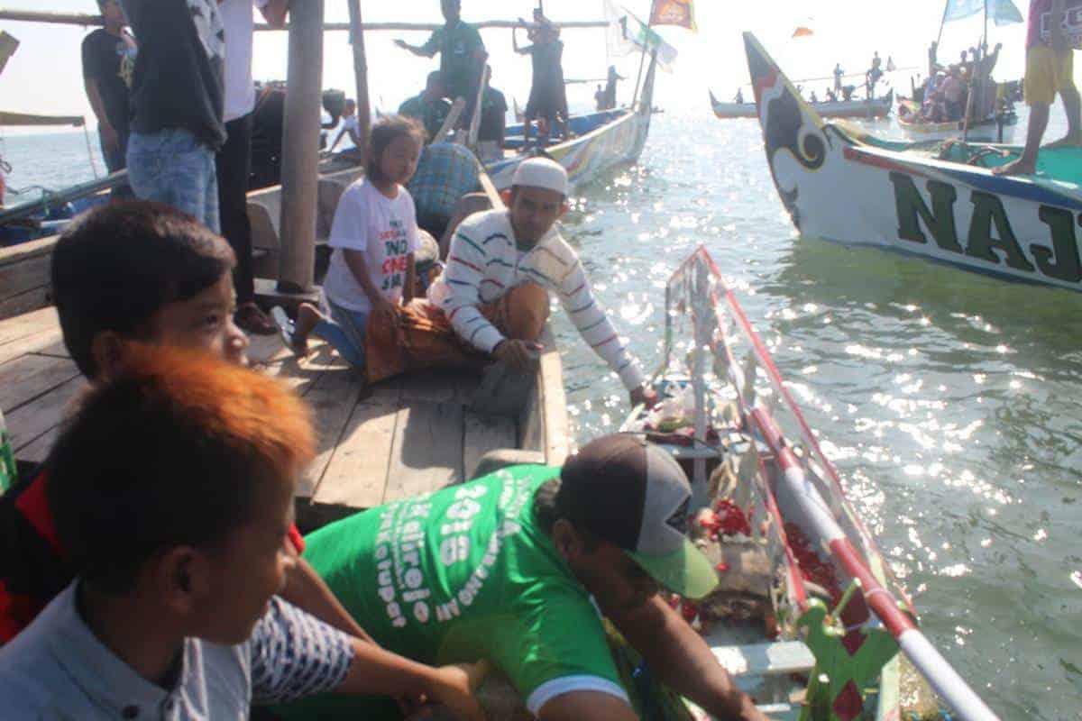 Pantai Kisik, 1. Pantai Lekok, 2. Pantai Blandongan, 3. Pantai Penunggul, 4. Pantai Tambak Bahak, 5. Pantai Pasir Panjang, 6. Pantai Kisik, 7. Pantai Karang Hitam, 8. Pantai Panggung, 9. Pantai Watuprapat Nguling