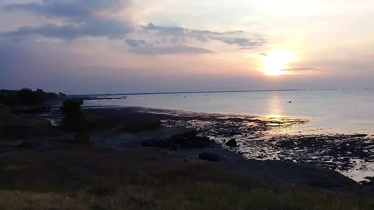 Pantai Lekok, 1. Pantai Lekok, 2. Pantai Blandongan, 3. Pantai Penunggul, 4. Pantai Tambak Bahak, 5. Pantai Pasir Panjang, 6. Pantai Kisik, 7. Pantai Karang Hitam, 8. Pantai Panggung, 9. Pantai Watuprapat Nguling