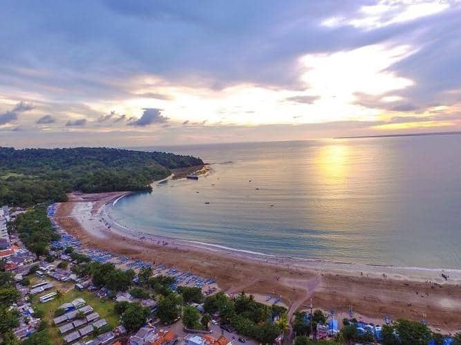 Pantai Pangandaran, 1. Lembah Pajamben, 2. Situ Mustika, 3. Cadas Gantung Mandalare, 4. Situ Leutik, 5. Cagar Budaya Pulo Majeti, 6. Pantai Pangandaran, 7. Green Canyon, 8. Wisata Alam Ciung Wanara, 9. Alun-Alun Kota Banjar