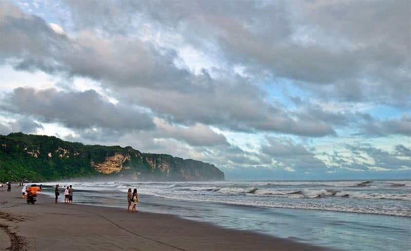 Pantai Parangkusumo, 1. Pantai Parangkusumo, 2. Pantai Samas, 3. Pantai Kuwaru, 4. Pantai Goa Cemara, 5. Pantai Depok, 6. Pantai Cemara Sewu, 7. Pantai Baros, 8. Pantai Barchan, 9. Pantai Pandansimo, 10. Pantai Pandansari