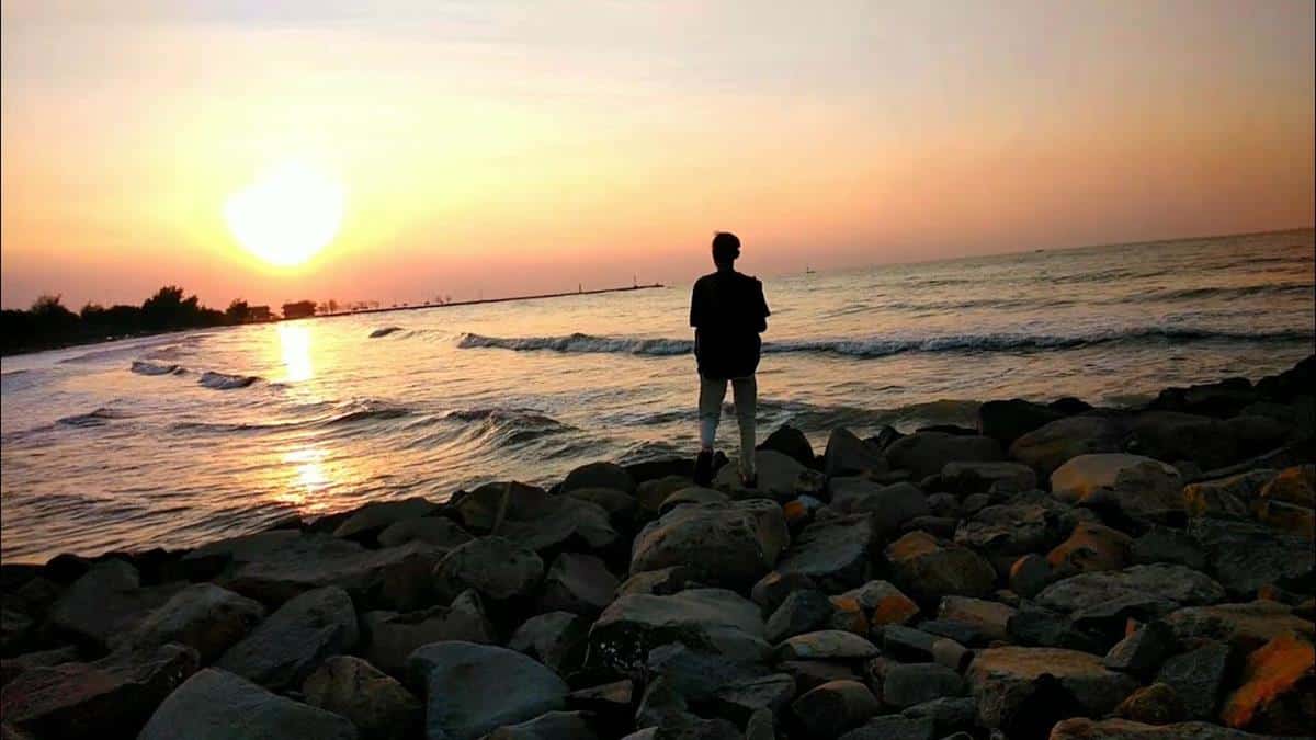Pantai Slamaran Indah, 1. Pantai Pasir Kencana, 2. Pantai Sunter Depok Indah, 3. Pantai Slamaran Indah, 4. Pantai Wonokerto, 5. Pantai Asri Api-Api, 6. Wisata Bahari PPNP