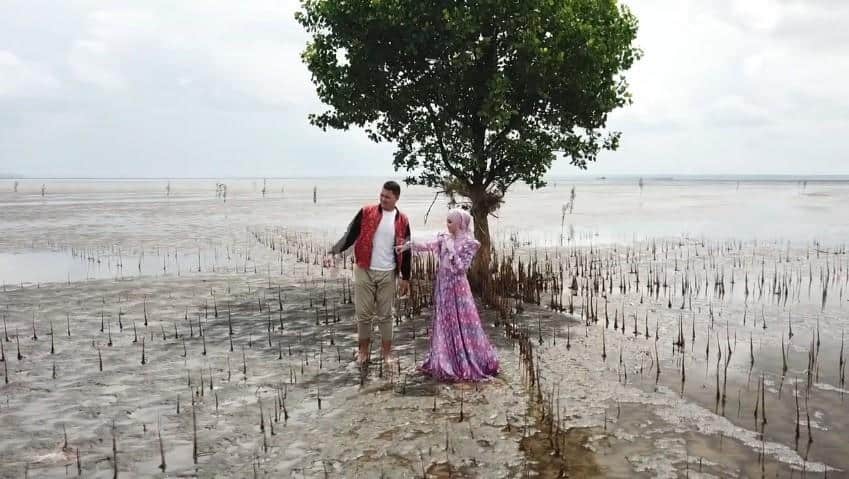 Pantai Tanjung Carat, 1. Pulau Maspari, 2. Pantai Tanjung Carat, 3. Pantai Bongen, 4. Pantai Jodoh, 5. Pantai Tanjung Menjangan, 6. Pantai Supi, 7. Pantai Pasir Payuputat, 8. Pantai Dermaga Sungai Gerong