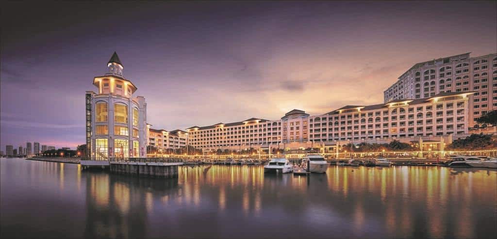 Straits Quay, 1. 1st Avenue Mall, 2. Gurney Paragon, 3. Queensbay Mall, 4. Plaza Gurney, 5. Komtar, 6. Island Plaza, 7. Prangin Mall, 8. Penang Plaza, 9. Penang Time Square, 10. Straits Quay