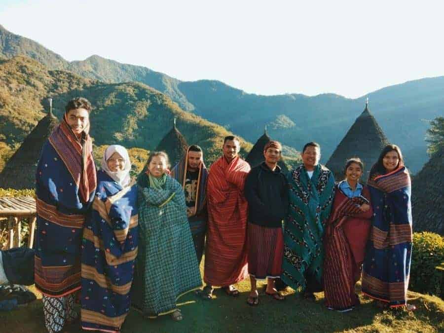 Suku Asli Wae Rebo, 1. Lokasi Kampung Adat Wae Rebo, 2. Mbaru Niang, 3. Upacara Adat, 4. Suku Asli Wae Rebo, 5. Penghasil Kopi dan Tenun, 6. Pendakian ke Wae Rebo, 7. Tips Mengunjungi Wae Rebo