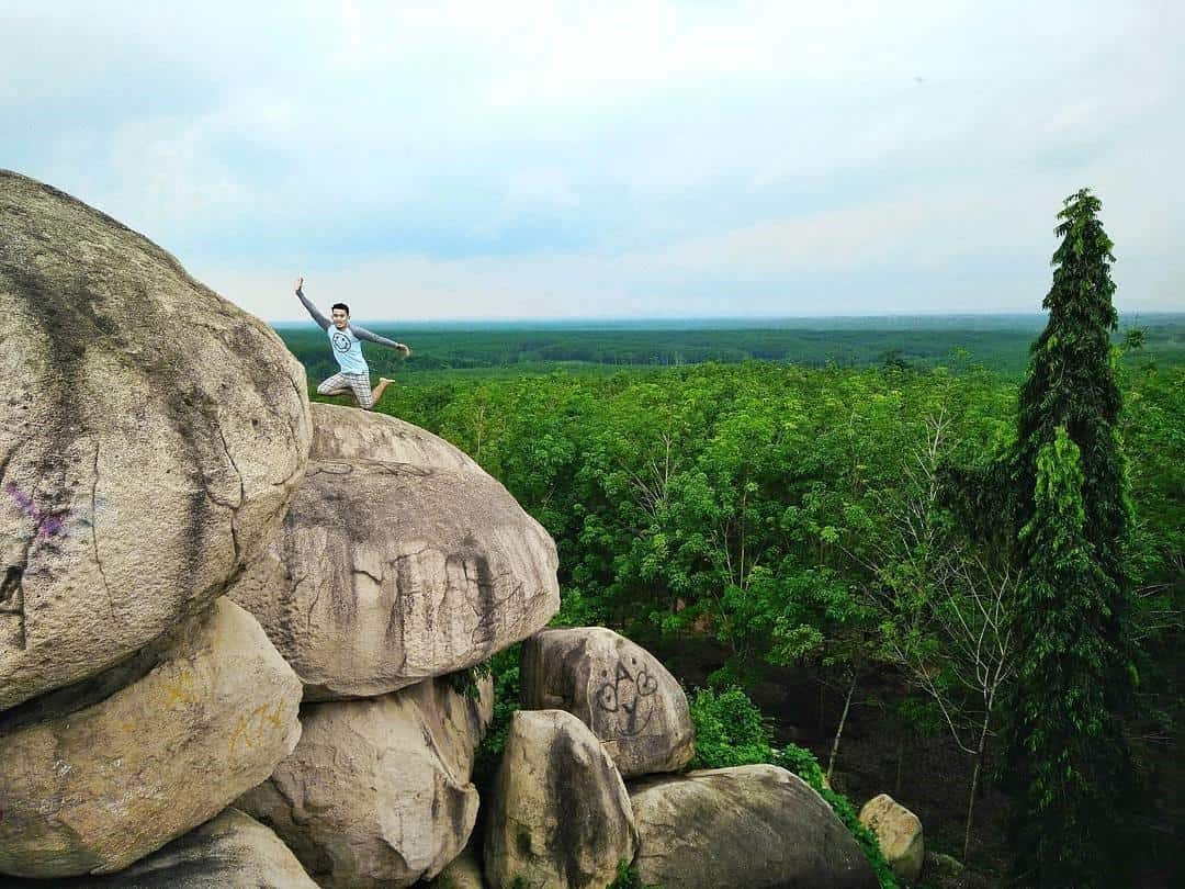 Taman Batu Granit, 1. Pantai Embe, 2. Taman Batu Granit, 3. Kebun Karet Trikora, 4. Pemandian Air panas Way Belerang, 5. Gunung Rajabasa, 6. Air Terjun Way Kalam, 7. Pantai Alau-Alau Kalianda, 8. Menara Siger, 9. Pulau Sebesi, 10. Pulau Sebuku