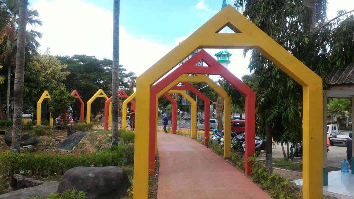 Taman Paseban, 1. Bukit Jaddih, 2. Bukit Kapur Arosbaya, 3. Pantai Gebang, 4. Bukit Geger, 5. Pantai Rongkang, 6. Museum Cakraningrat, 7. Bukit Lampion Beramah, 8. Mercusuar Bangkalan, 9. Pantai Batu Malang, 10. Taman Paseban
