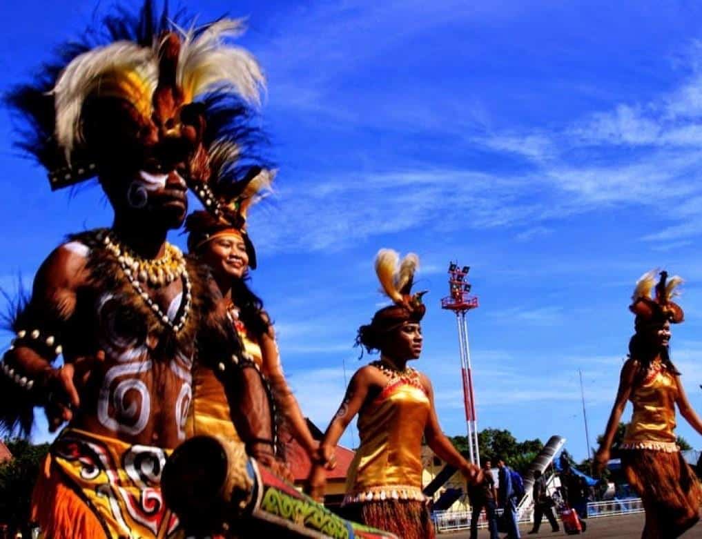 Tari Det Pok Mbui, 1. Tari Sajojo, 2. Tari Suanggi, 3. Tari Awaijale Rilejale, 4. Tari Fela Mandu, 5. Tari Perang, 6. Tari Aluyen, 7. Tari Yospan, 8. Tari Det Pok Mbui, 9. Tari Magasa, 10. Tari Seka