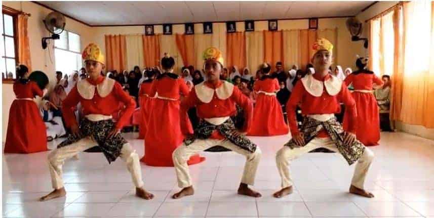 Tari Elengge, 1. Tari Saronde, 2. Tari Dana-Dana, 3. Tari Polopalo, 4. Tari Biteya, 5. Tari Tidi, 6. Tari Elengge, 7. Tari Langga Buwa