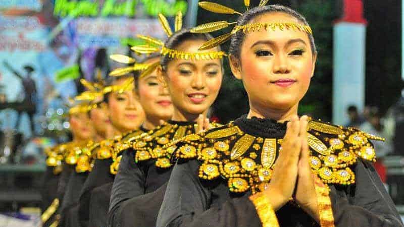 Tari Langga Buwa, 1. Tari Saronde, 2. Tari Dana-Dana, 3. Tari Polopalo, 4. Tari Biteya, 5. Tari Tidi, 6. Tari Elengge, 7. Tari Langga Buwa