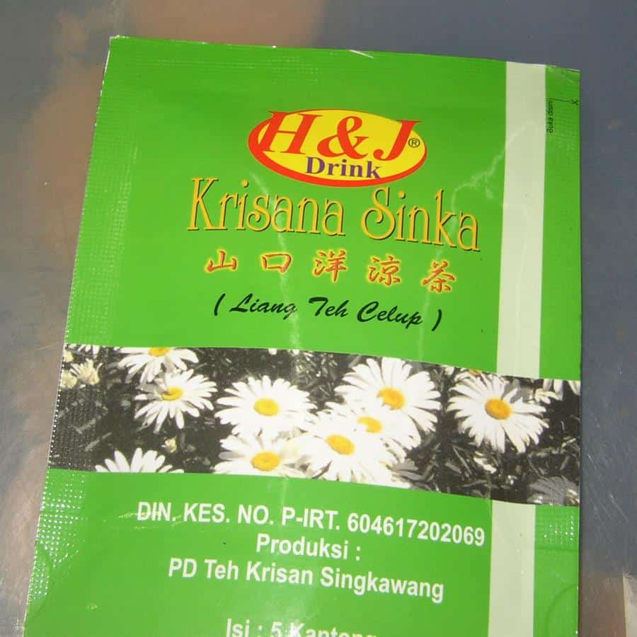 Teh Krisan Singkawang, 1. Batik Tidayu, 2. Keramik Singkawang, 3. Kaos Wonderful Singkawang, 4. Aksesoris Resam, 5. Kerajinan Kulit Kayu, 6. Flash Disk Ukiran Sape, 7. Ulekan Kayu dan Biji Kayu Berlian, 8. Limun Sarsi, 9. Teh Krisan Singkawang, 10. Manisan Kelimbau