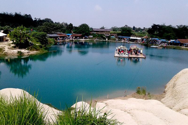 Telaga Biru Cisoka, 1. Tebing Koja, 2. Gua Maria Bukit Kanada, 3. Museum Multatuli, 4. Curug Sata, 5. Pantai Karang Bokor, 6. Telaga Biru Cisoka, 7. Kampung Baduy, 8. Curug Cihear, 9. Pantai Sawarna, 10. Alun-Alun Rangkasbitung