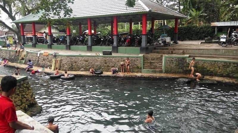 Umbul Gedaren, 1. Umbul Ponggok, 2. Umbul Manten, 3. Umbul Cokro Tulung, 4. Arung Jeram Sungai Pusur, 5. Umbul Gedaren, 6. Umbul Sigedhang, 7. Umbul Kapilaler, 8. Rowo Jombor, 9. Green Canyon Socokangsi, 10. Sungai Cokro Tulung