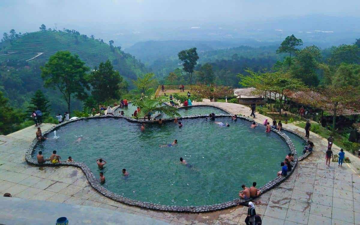 Umbul Sidomukti, 1. Taman Bunga Celosia, 2. Wisata Alam Legok Madu Bandungan, 3. Umbul Sidomukti, 4. Ampelgading Homeland, 5. Rumah Hobbit Ngasem Park, 6. Bukit Paralayang, 7. Sunrise Hill Gedong Songo, 8. Kebun Bunga Pak Yoto, 9. Little Amsterdam Celosia 3, 10. Wisata Alam Perantunan