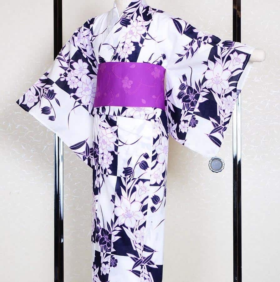Yukata, 1. Kurotomesode, 3. Irotamesode, 3. Furisode, 4. Homongi, 5. Iromuji, 6. Tsukesage, 7. Komon, 8. Tsumugi, 9. Yukata, 10. Mofuku