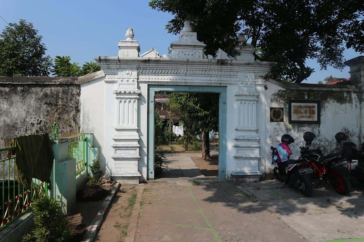 Makam Pejabat Pajang, 1. Masjid Laweyan, 2. Seni Batik Laweyan, 3. Pasar Laweyan, 4. Makam Pejabat Pajang, 5. Makam Sultan Hadiwijaya, 6. Bandar Kabanaran