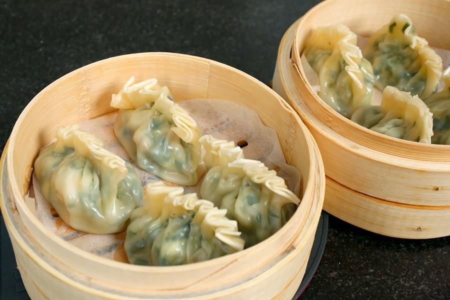 Mandu, 1. Tteokguk, 2. Yakgwa, 3. Japchae, 4. Galbijjim, 5. Yaksik, 6. Mandu, 7. Tteokgalbi, 8. Samsaek Namul, 9. Sujeonggwa, 10. Dasik, 11. Nokdujeon, 12. Gungjung Tteokbokki, 13. Manduguk