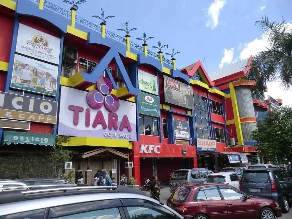 Mataram Mall, 1. Lombok City Center, 2. Mataram Mall, 3. Lombok Epicentrum Mall, 4. Trawangan Jaya, 5. Transmart Carrefour Mataram, 6. Kompleks Pertokoan Praya, 7. Pancor Trade Center, 8. Transmart Mataram Lombok