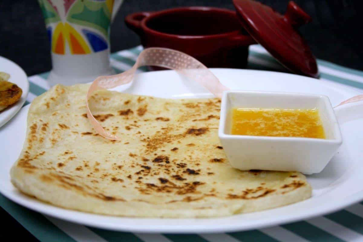Msemen, Maroko, 1. Mohinga, Myanmar, 2. Haleem, Iran, 3. Shakshuka, Israel, 4. Kanapki, Polandia, 5. Burek, Bosnia, 6. Idli, India, 7. Youtiao, Tiongkok, 8. Msemen, Maroko, 9. Arepa, Venezuela, 10. Crumpet, Inggris Raya, 11. Mandazi, Kenya, 12. Manakish, Lebanon, 13. Genfo, Etiopia, 14. Kanelbulle, Swedia