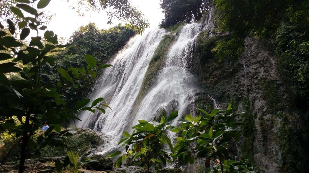 Air Terjun Gulingan, 1. Candi Joglo Purwodadi, 2. Ayodya Bloombang Waterpark, 3. Air Terjun Widuri, 4. Api Abadi Mrapen, 5. Master Park Purwodadi, 6. Puncak Pelangi Gunung Ulo, 7. Simpang Lima Purwodadi, 8. Air Terjun Gulingan, 9. Alun-Alun Purwodadi