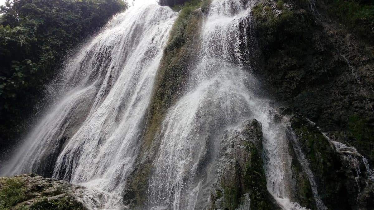 Air Terjun Gulingan, 1. Wisata Api Abadi Mrapen, 2. Air Terjun Widuri  , 3. Goa Macan dan Goa Lowo, 4. Air Terjun Gulingan, 5. Puncak Pelangi Gunung Ulo, 6. Kedung Kempul, 7. Kalibiru Grobogan, 8. Jati Pohon Indah, 9. Ayodya Bloombang Waterpark, 10. Taman Remaja Pungkruk