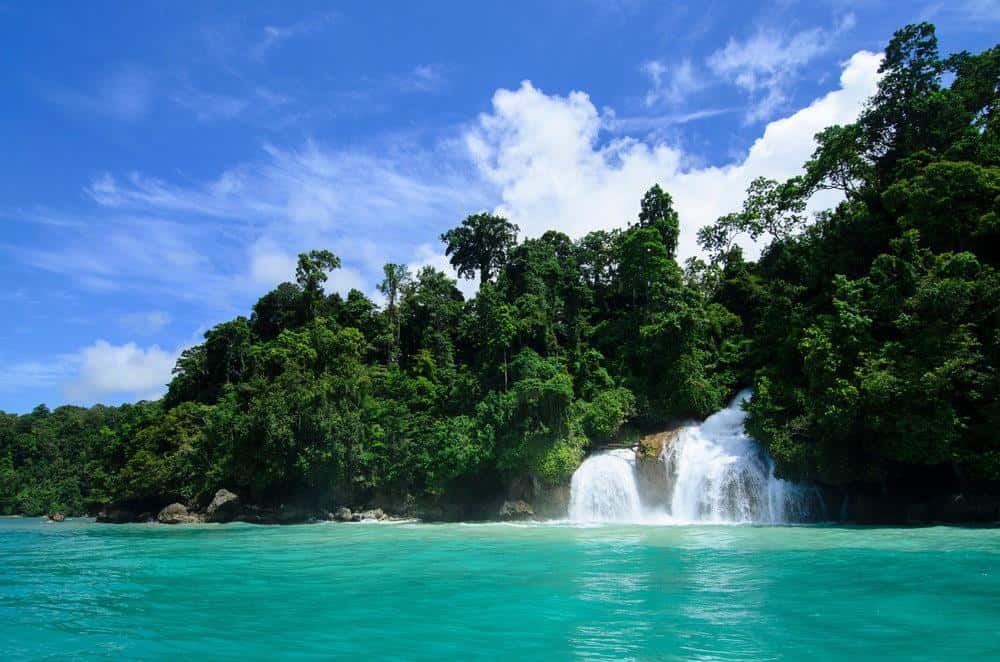 Air Terjun Kiti Kiti, 1. Teluk Toran, 2. Pulau Kambing, 3. Air Terjun Kiti Kiti, 4. Pantai Patawana, 5. Pantai Wayob, 6. Pantai Wambar, 7. Pulau Tubir Seram, 8. Air Terjun Ubadari